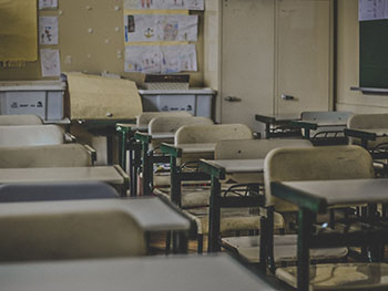 Akustikverbesserung für Klassenzimmer mit Schaumstoffen aus Basotect